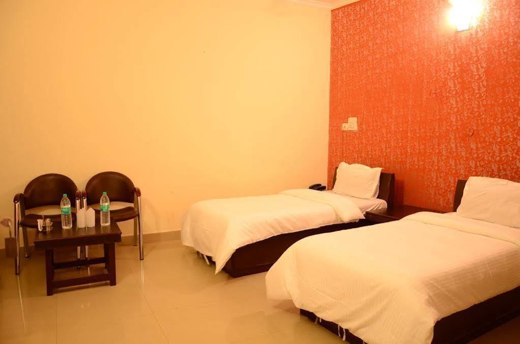 نيودلهي Hotel Le Princess @ Airport المظهر الخارجي الصورة